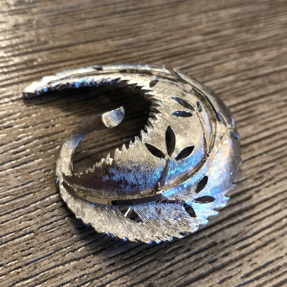 B.S.K. Vintage Silvertone Pin Diamond Cut Leaf - Picture 3 of 12